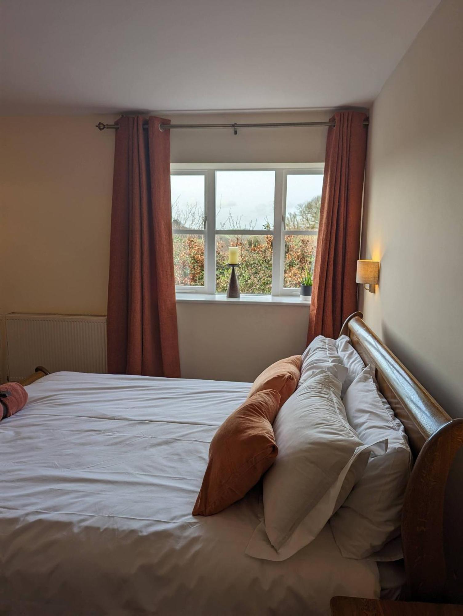The Three Horseshoes Inn Bridport Esterno foto