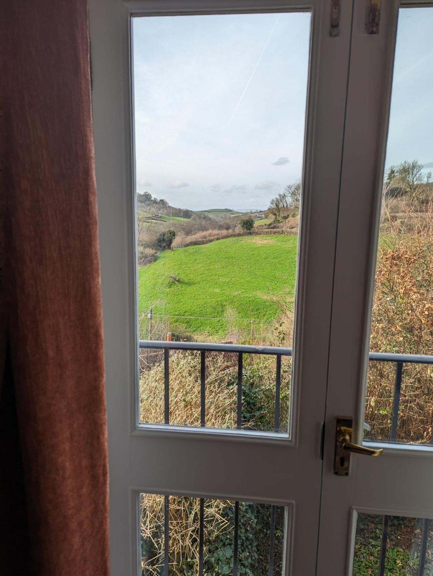 The Three Horseshoes Inn Bridport Esterno foto
